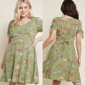 MODCLOTH 1X Women's Safari Swing Animal Babydoll Dress